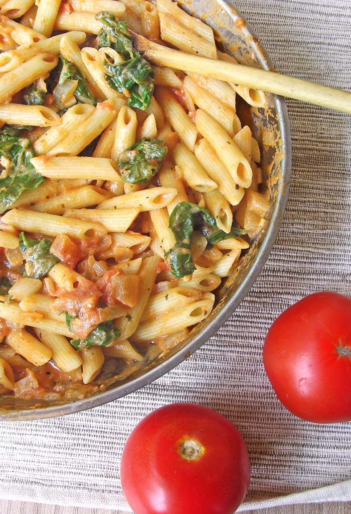 Spinach Tomato & Garlic Penne Pasta - Cakescottage