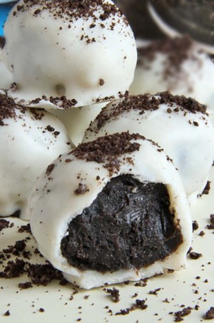 White Chocolate Oreo Truffles - Cakescottage
