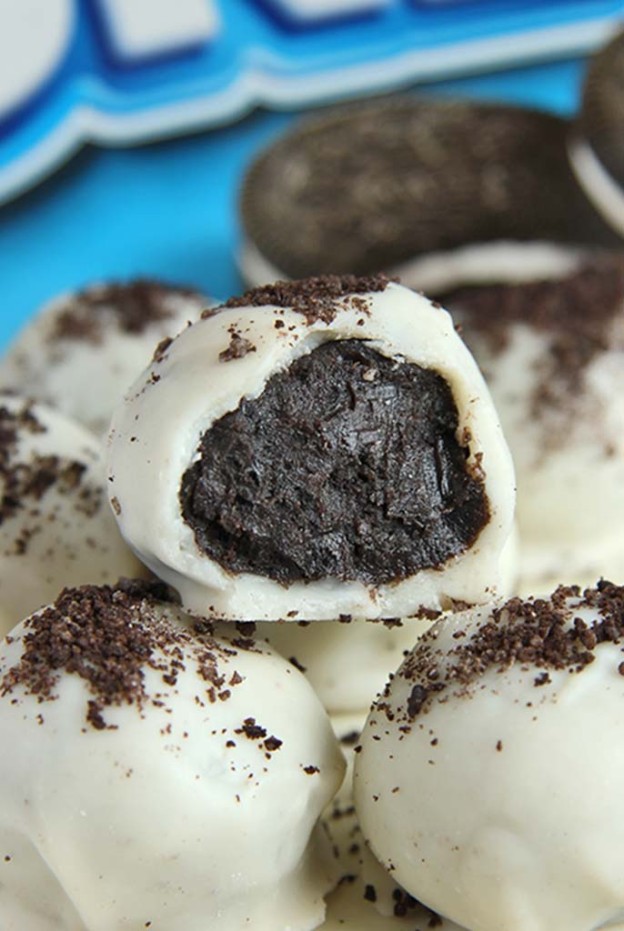White Chocolate Oreo Truffles - Cakescottage