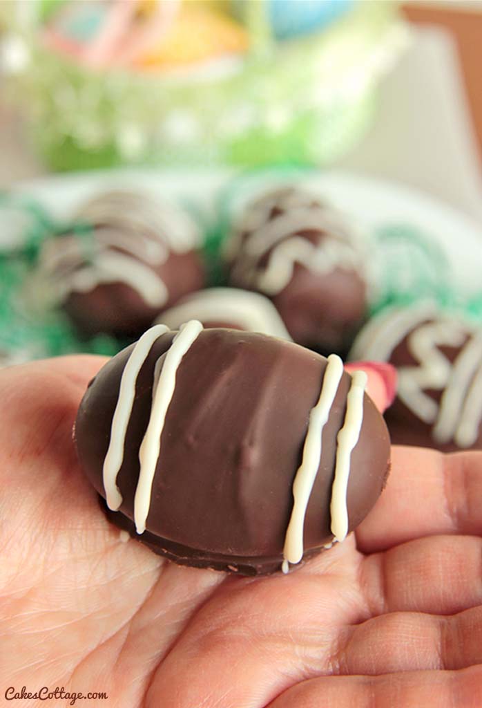 Easy Oreo Truffle Eggs - Cakescottage