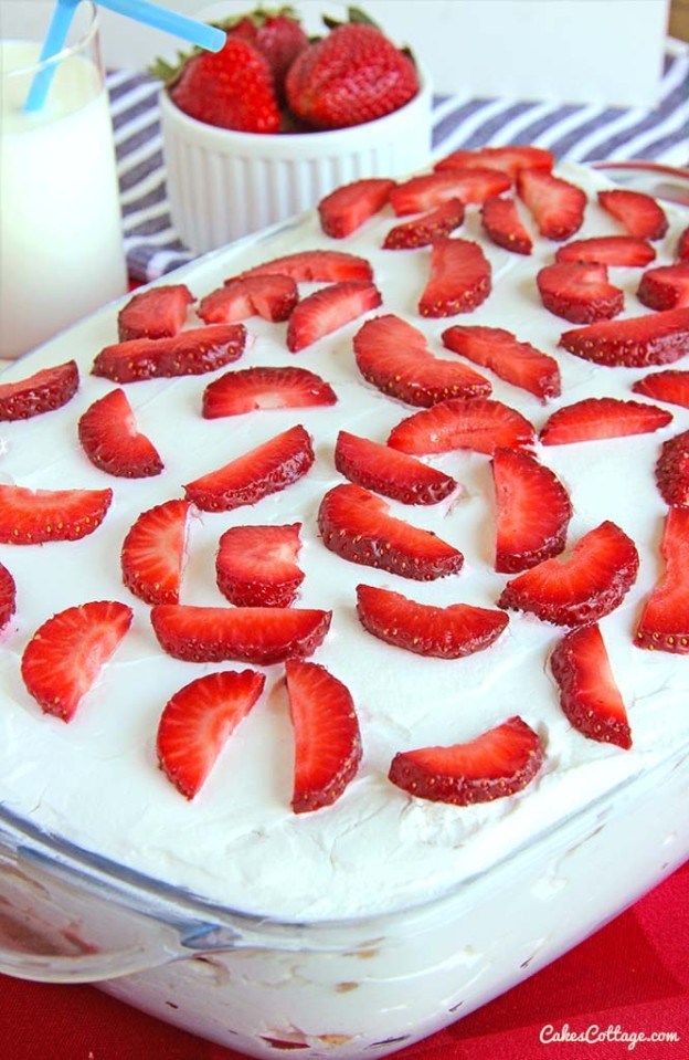 No Bake Strawberry Icebox Cake - Cakescottage