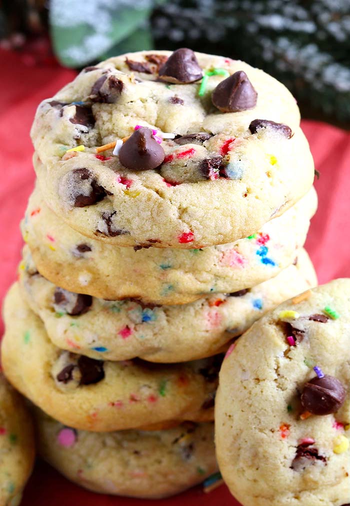 Christmas Chocolate Chip Cookies - Cakescottage