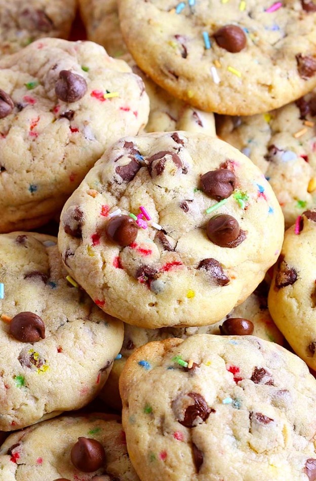 Christmas Chocolate Chip Cookies - Cakescottage