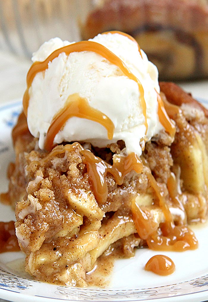 Delicious Cinnamon Roll Apple Pie that uses homemade apple pie filling, refrigerated cinnamon rolls, and crumb topping to create a delectable, easy FALL Dessert.