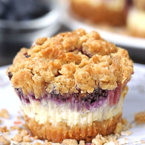 Blueberry Crumble Mini Cheesecakes - Cakescottage