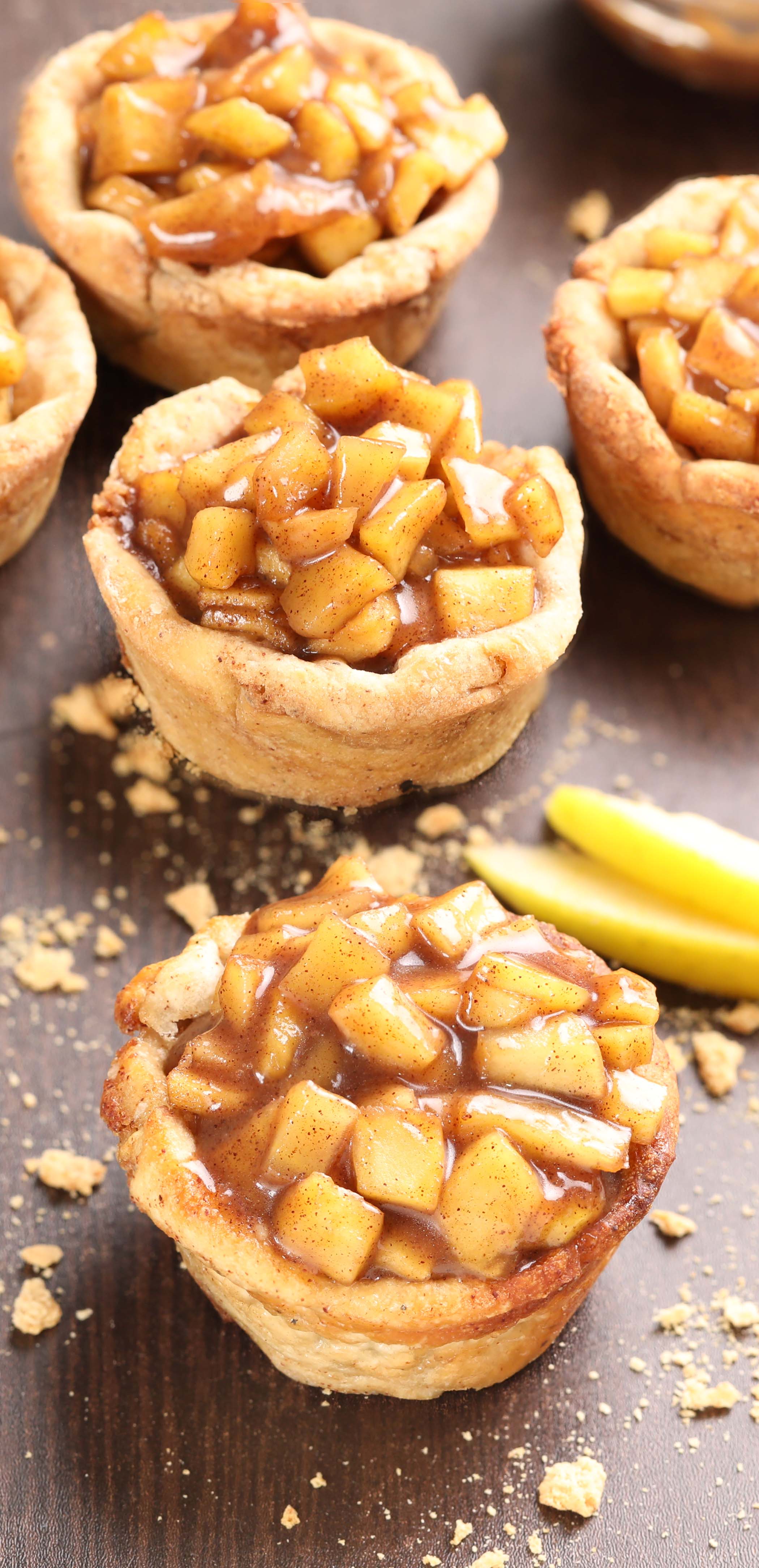 Apple Pie Bites - Bite-size cinnamon roll cups that are filled with warm spiced apple pie filling and crumbly topping. The ultimate fall dessert!