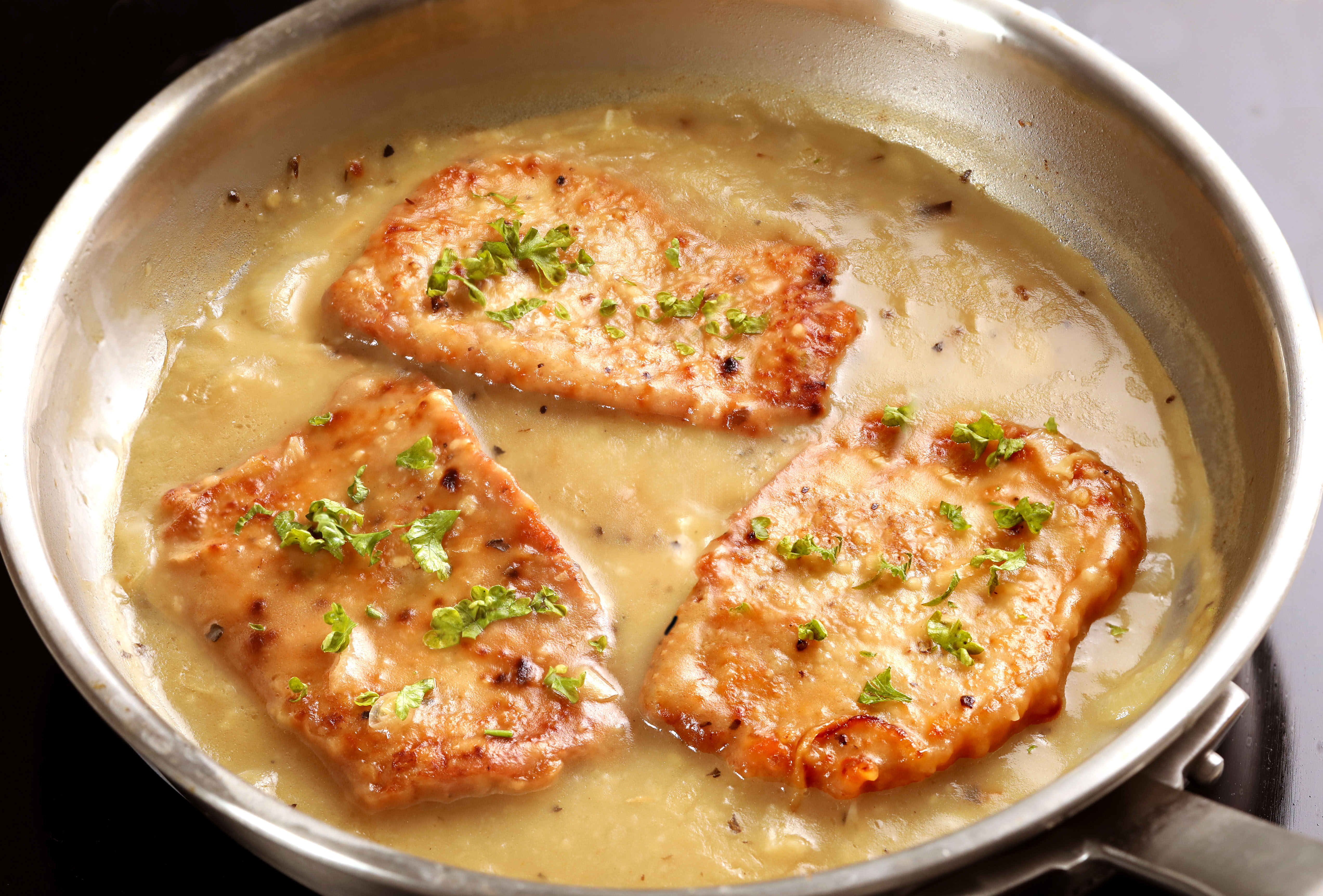 Learn how to cook tender and flavorful smothered pork chops with a rich, savory gravy. This easy recipe will guide you step-by-step to create a delicious meal your family will love.