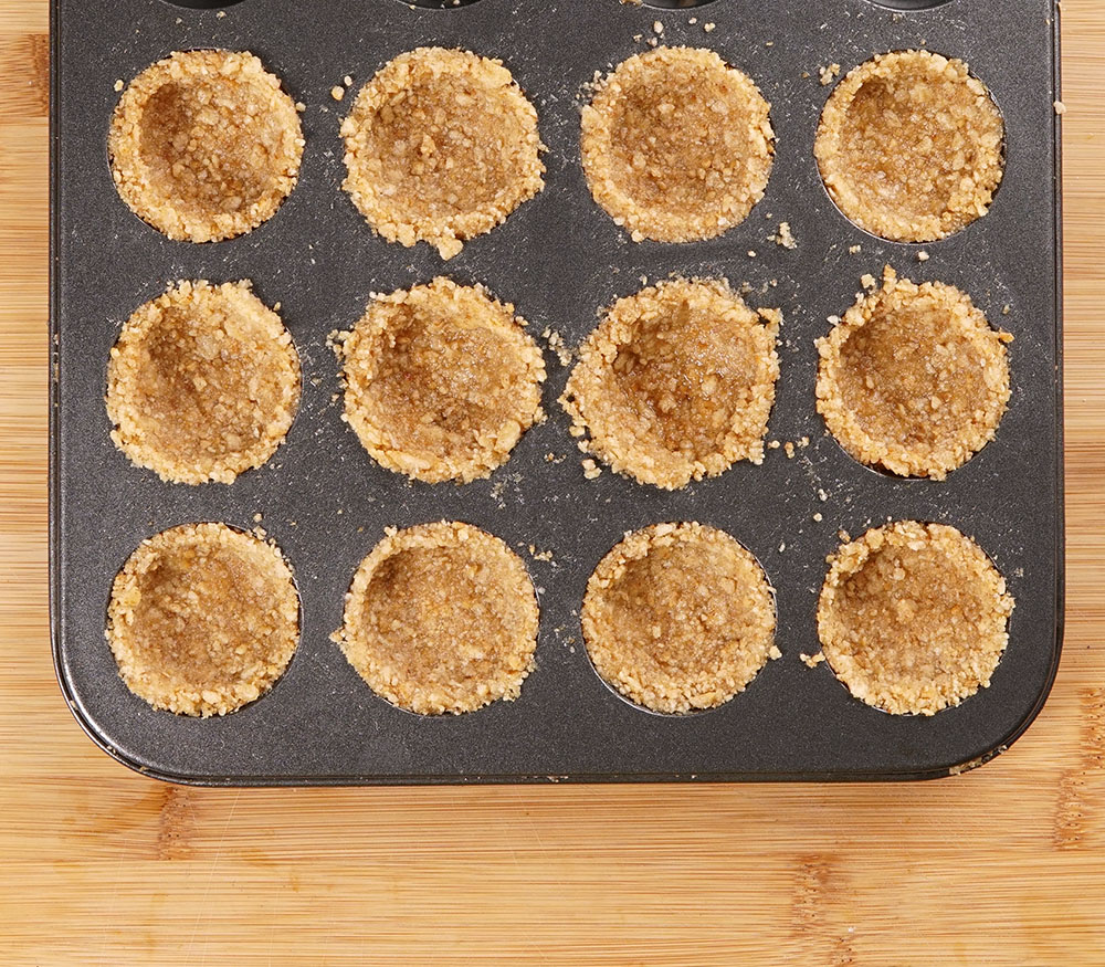 Love banana cream pie?These Banana Cream Pie Bites are the perfect mini version—with a baked vanilla wafer crust and creamy banana pudding filling!